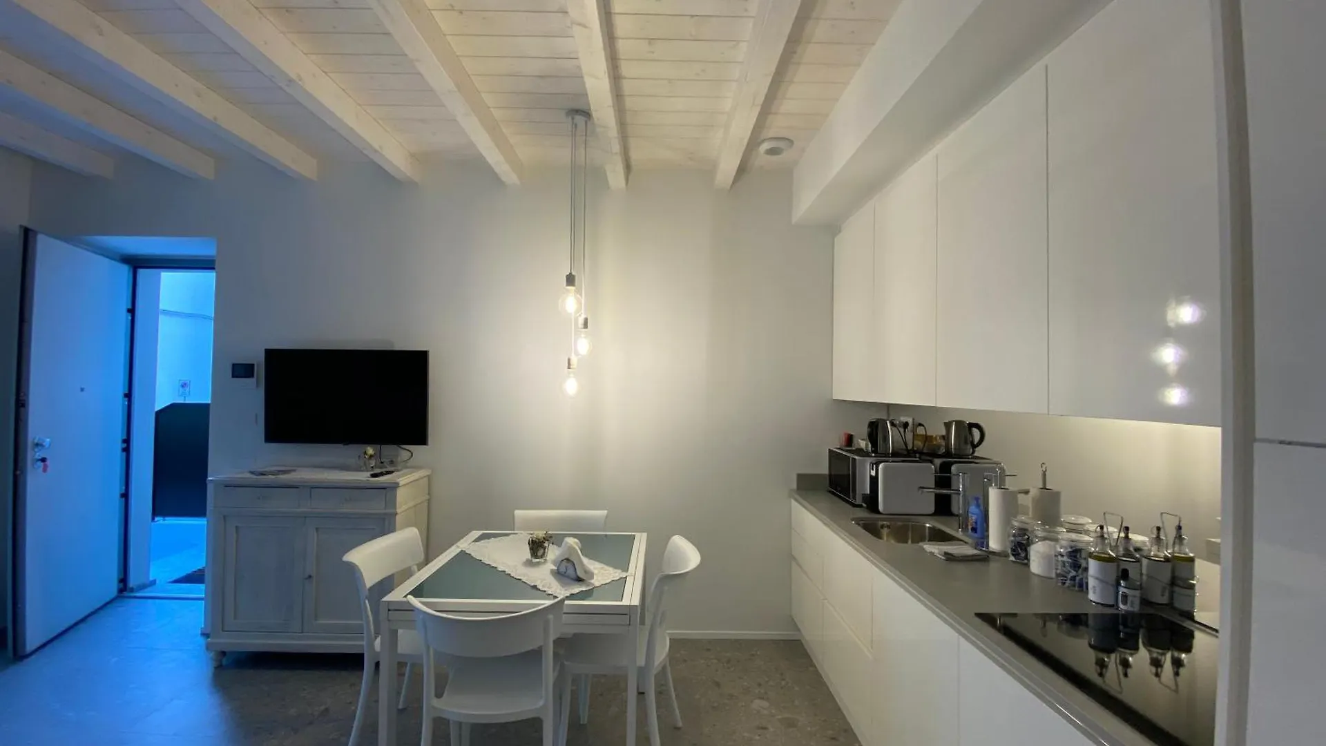 La Casa Di Gio: Piccolo Gioiello In Centro Como Apartment
