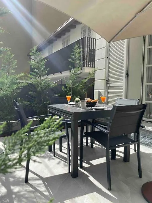 La Casa Di Gio: Piccolo Gioiello In Centro Como contacts