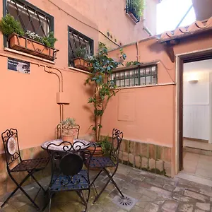 Lovely With Garden In Vatican Museums Trastevere Apartment Rome